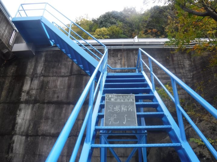鬼ヶ岳ダム階段塗装修繕の画像