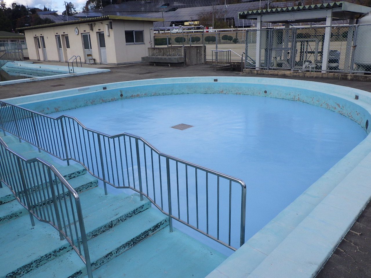 補助プール床面塗装修繕(笠岡支援学校)の画像